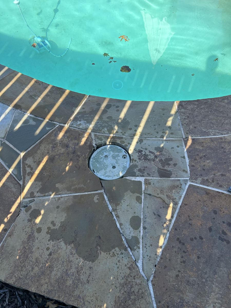Skimmer lid before repair